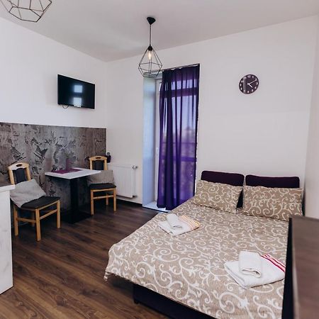 Нові Apartments Біля Жд Вокзалу Ivano-Frankivsk Buitenkant foto