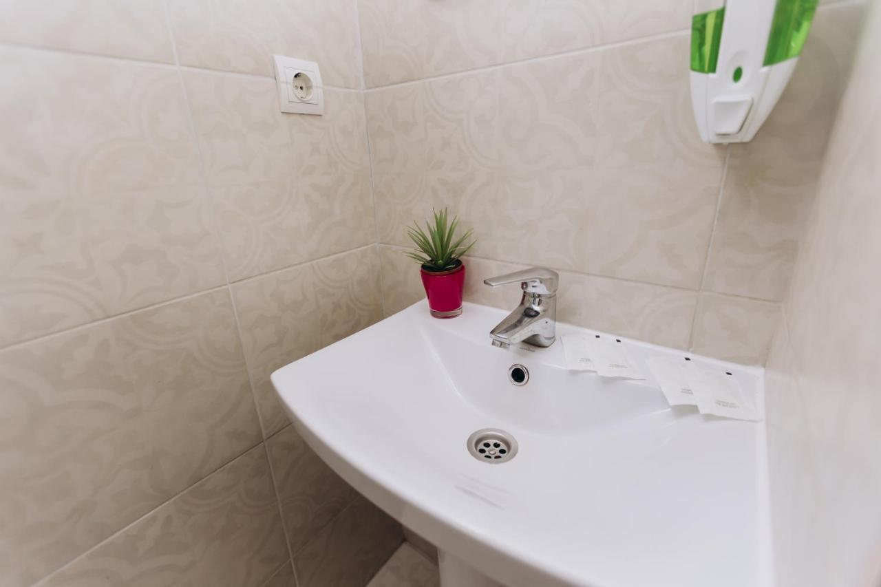 Нові Apartments Біля Жд Вокзалу Ivano-Frankivsk Buitenkant foto